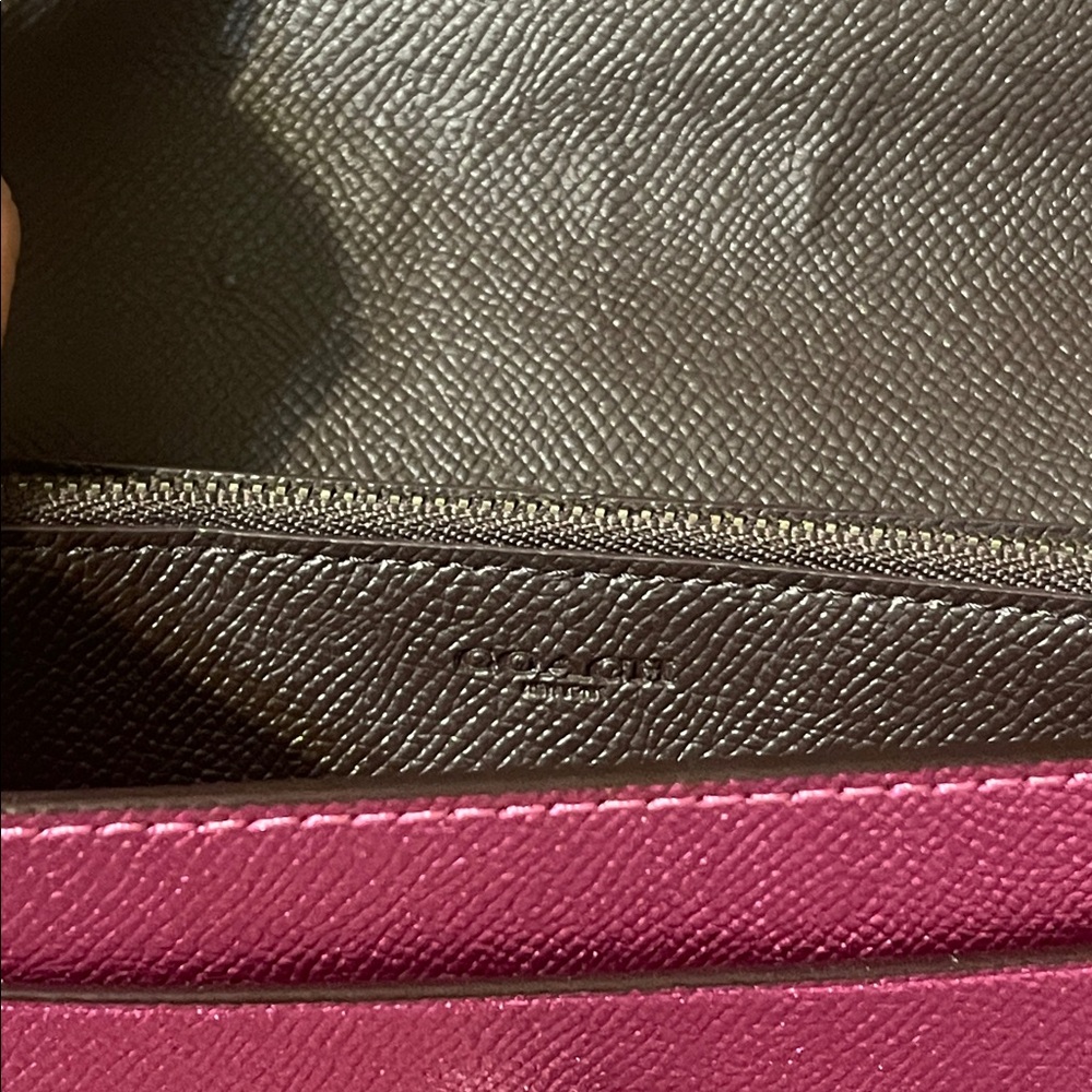 Vibrant COACH Pink Crossbody Bag - new never used - Picture 3 of 8